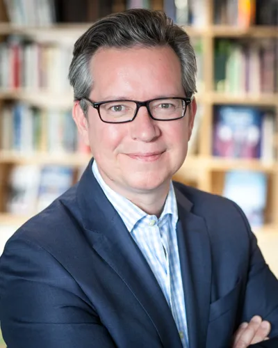 Andrew Gordon McMullan - Lawyer in Abu Dhabi, Abu Dhabi - Clearway Law