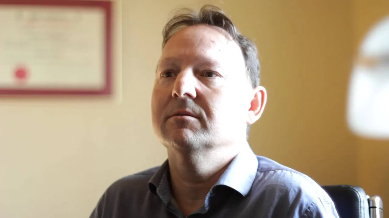 Stephen Holmes Lawyer in Brampton, Ontario Clearway